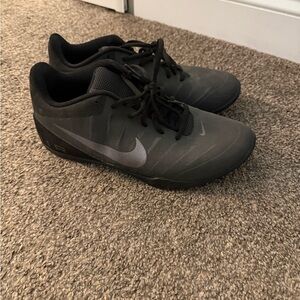 Nike Men's Dark Gray Athletic Shoes